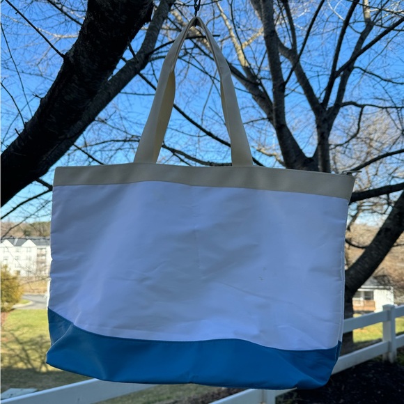 Disney Cruise Line DCL Castaway Club Zip Tote Bag 25th Anniversary At Sea - Picture 2 of 3